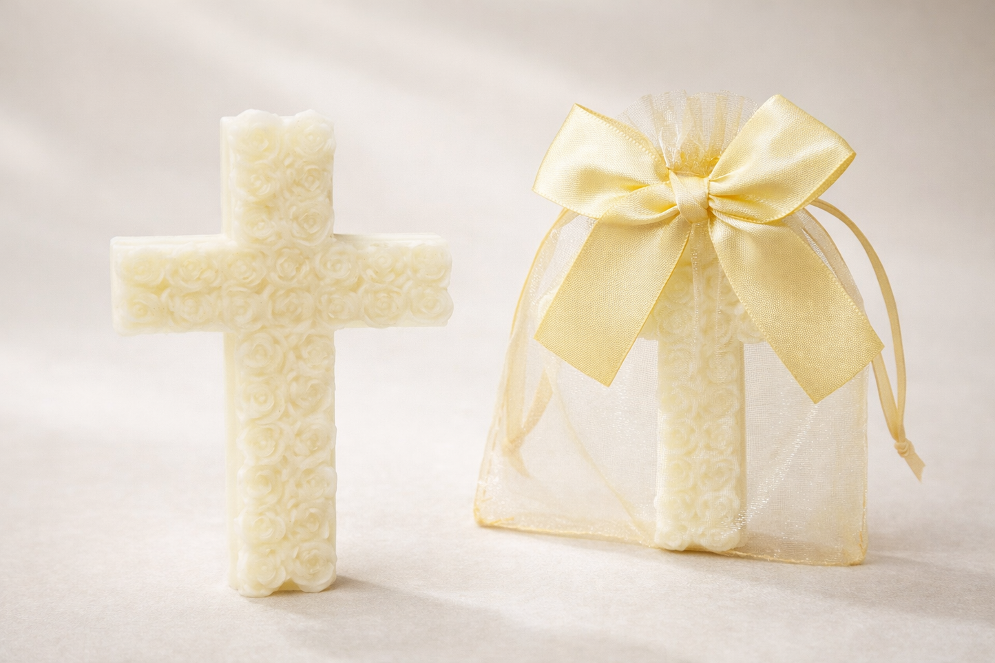 Petite Croix parfumée fleurie – Fondant décoratif en cire naturelle