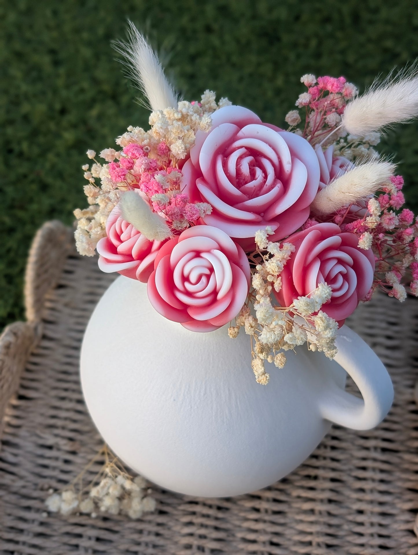 Vase avec anse et bouquet éternel