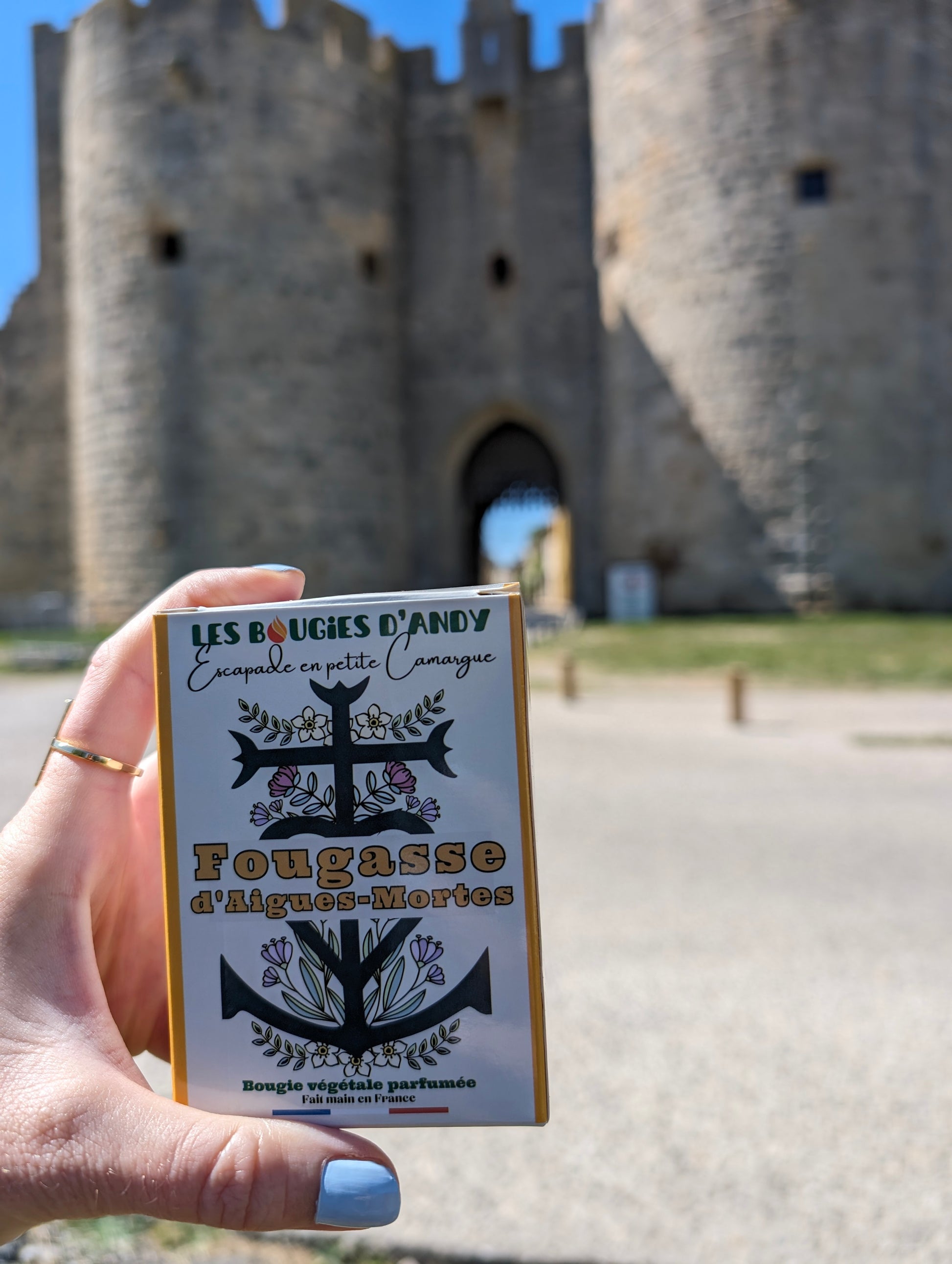 Bougie artisanale Fougasse d'Aigues-Mortes 160g en verre ambré – Les Bougies d'Andy