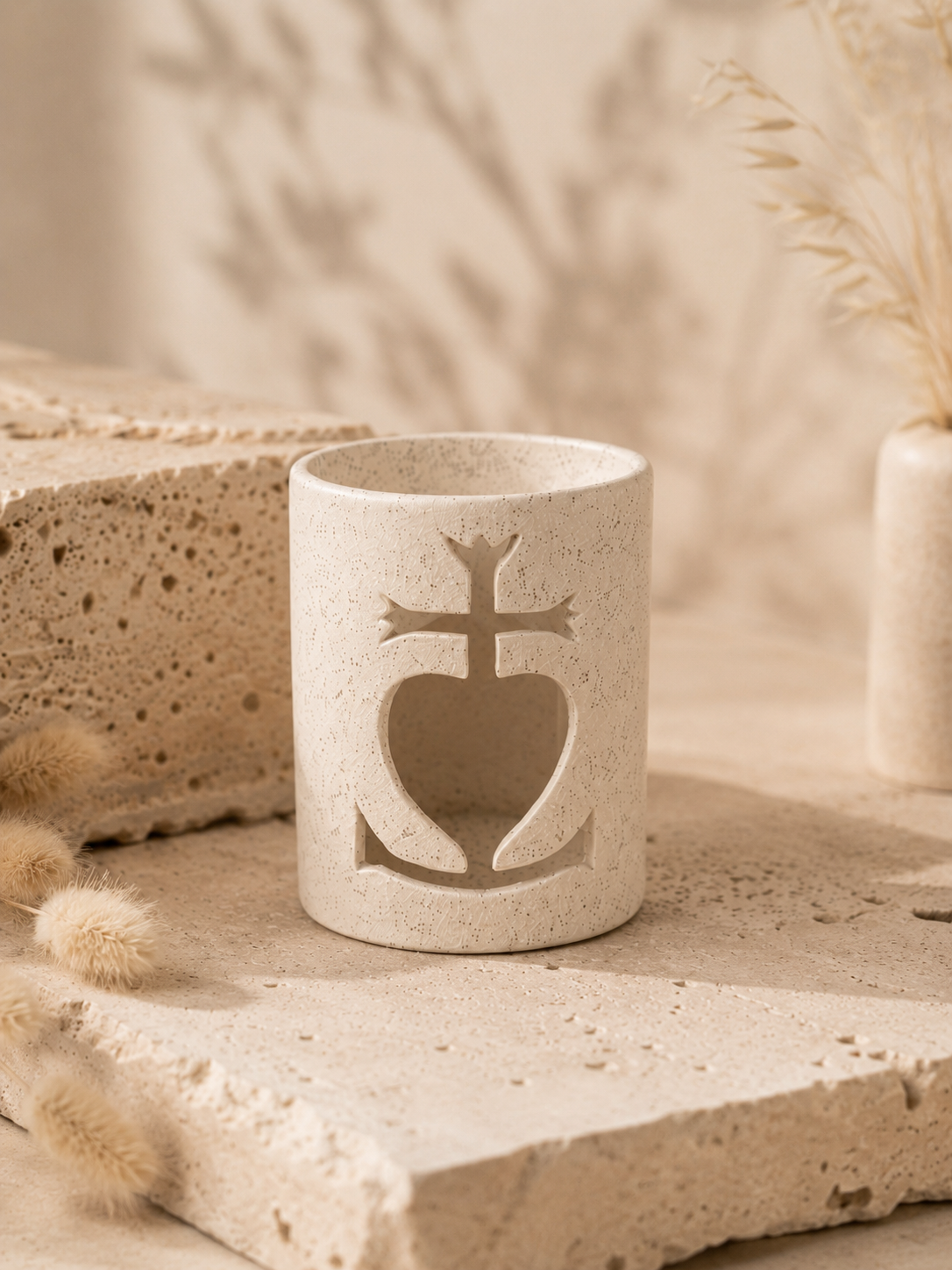 Brûle-parfum Camargue en céramique sablée avec croix de Camargue ajourée