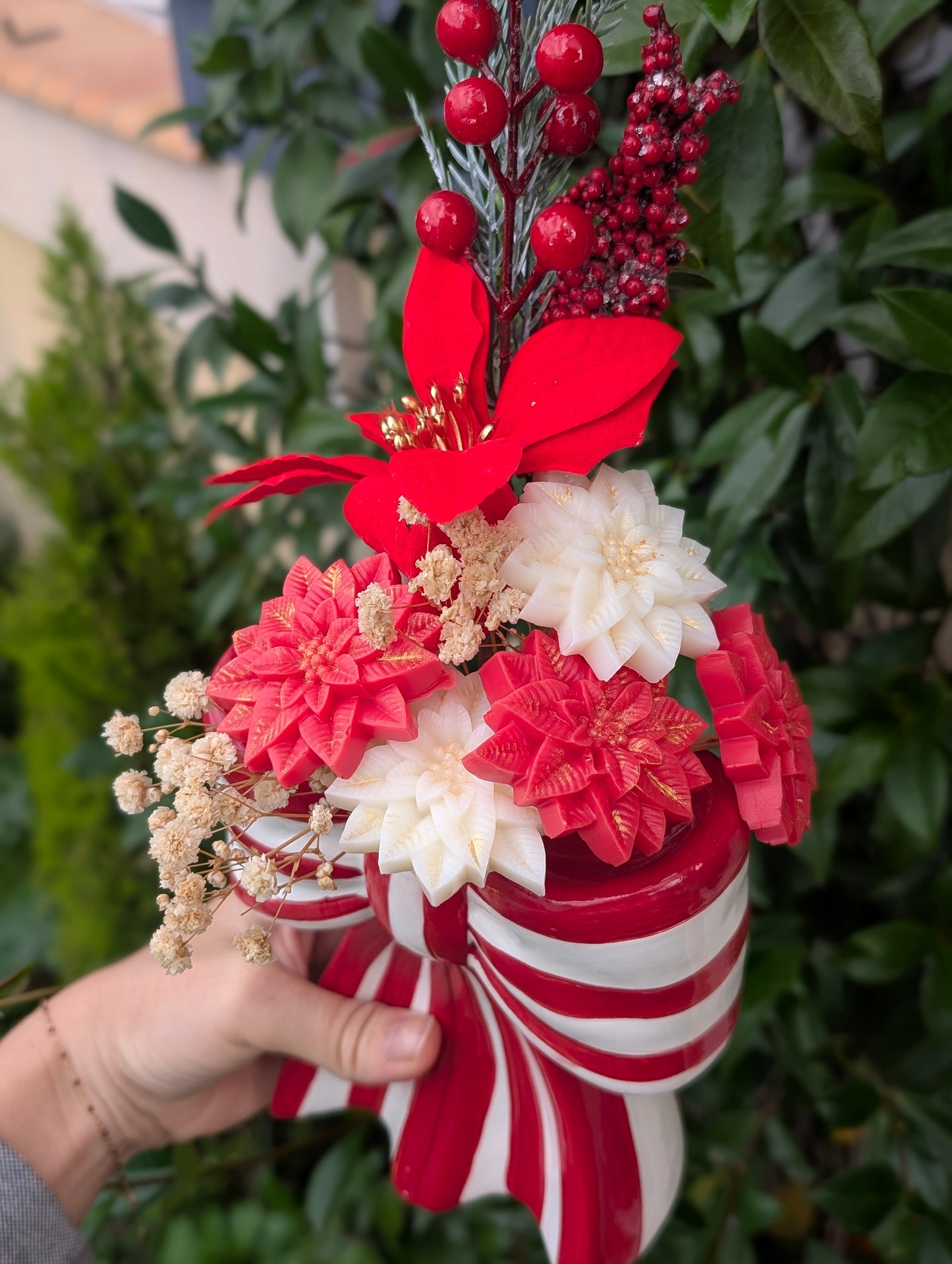 🎀  Bouquet Parfumé – Vase Nœud Rouge & Blanc