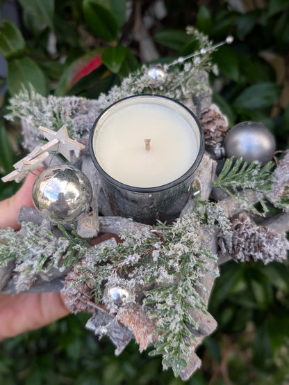 Couronne de Noël argentée - Bougie "Patate Douce Sucrée" ou Madeleine Gourmande