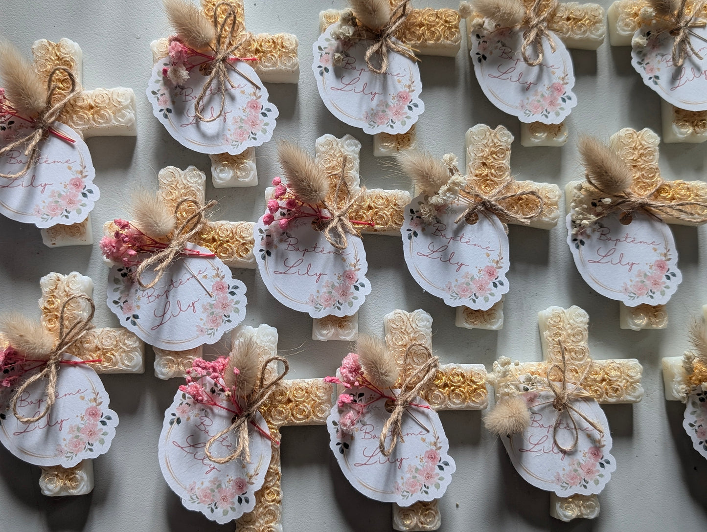 Mini Croix parfumée - cadeaux invités