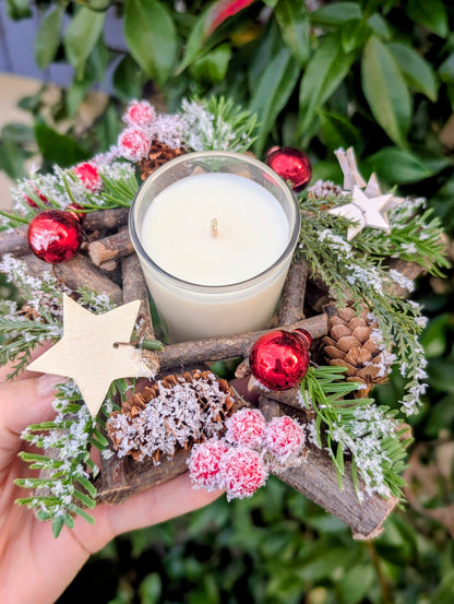 Couronne de Noël Rouge – Bougie “Madeleine Gourmande”