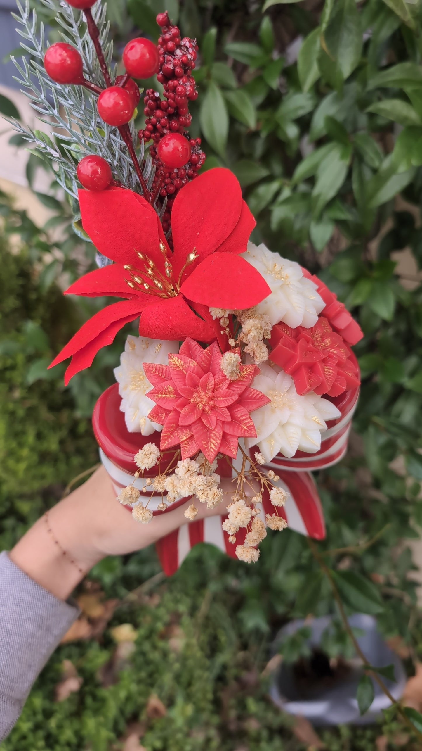 🎀  Bouquet Parfumé – Vase Nœud Rouge & Blanc