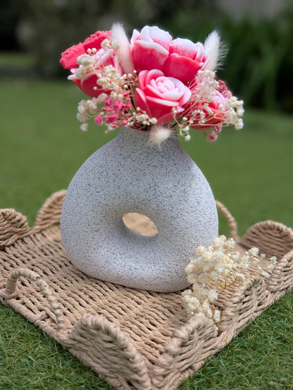 Vase donut et bouquet éternel