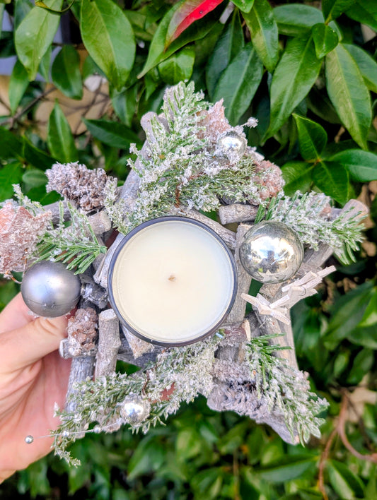 Couronne de Noël argentée - Bougie "Patate Douce Sucrée" ou Madeleine Gourmande